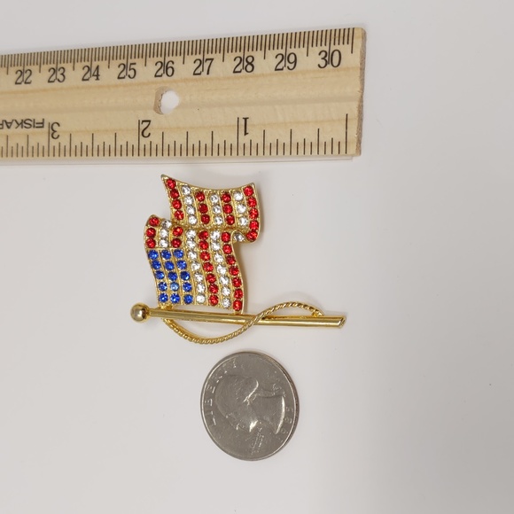 JJ Jonette American Flag Brooch Pin Signed EUC Gold Tone Rhinestones - Picture 5 of 6